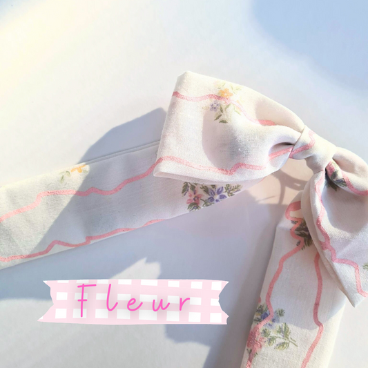 Fleur white ditsy floral hair bow